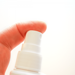 Aerosols pret spalvas savelšanos suņiem un kaķiem : Beaphar Free Spray 150ml (100603)